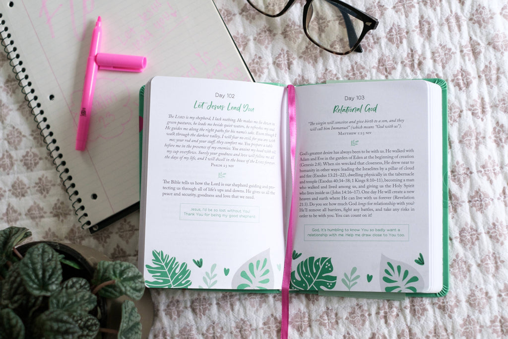 Flourish: Daily Devotions for Teen Girls